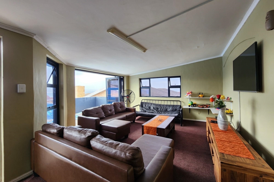 8 Bedroom Property for Sale in Wavecrest Eastern Cape